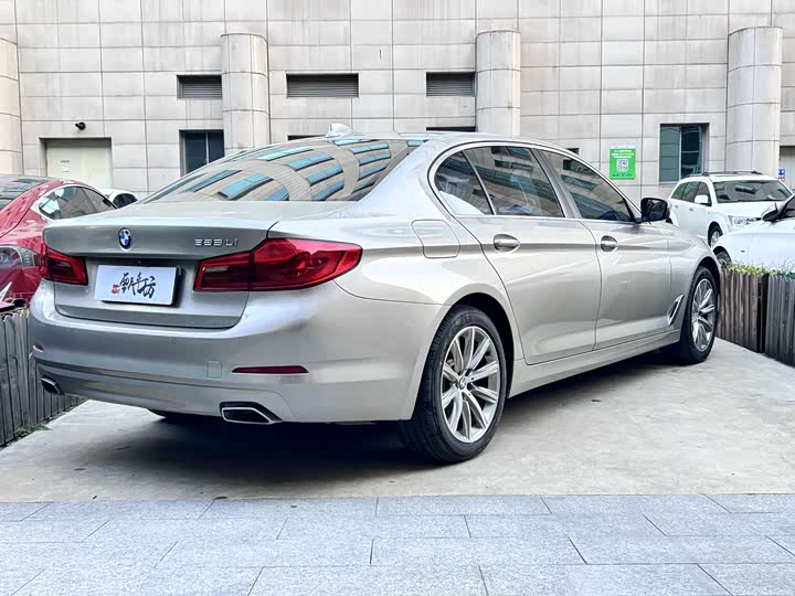 BMW 5-Series 2018 528 Li — фото 3