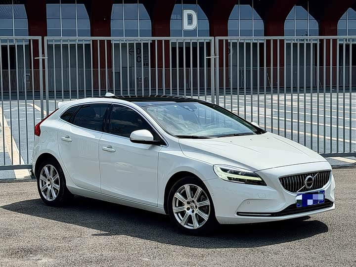 Volvo V40 2017 T 3 — фото 3