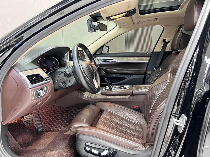 BMW 7-Series 2019 740 Li Leading — фото 7