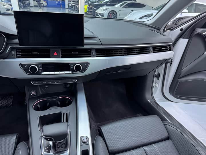 Audi A4L 40 TFSI люкс-динамик — фото 10