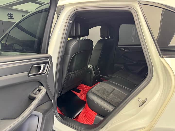 Porsche Macan 2018 Macan 2.0 T — фото 9