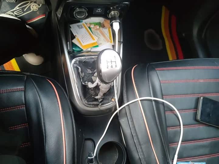 Changan CS15 2016 1.5 L MT — фото 6