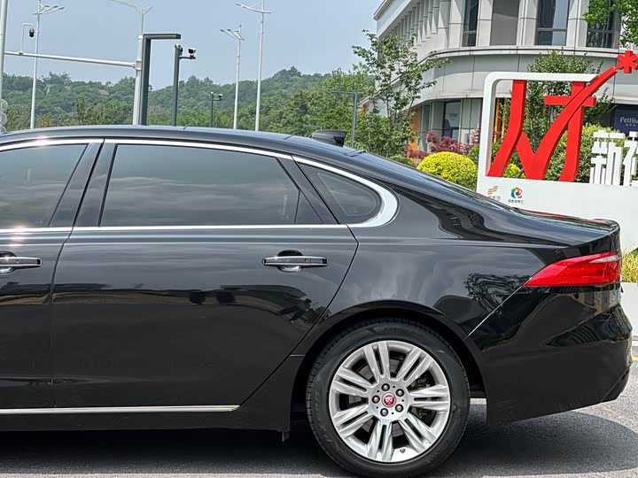 Jaguar XFL 2018 XFL 2.0 T 250 PS — фото 10