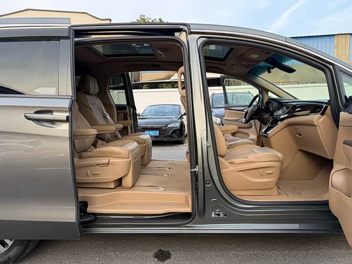 Buick GL8 ES 28T люкс V — фото 9