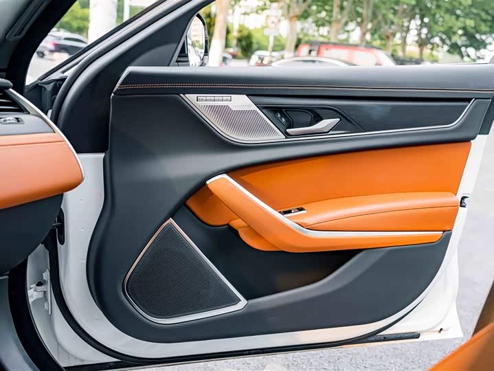 Jaguar XFL 2024 2.0 T P 300 4 WD — фото 13