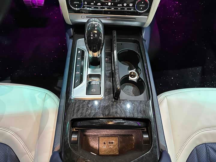 Maserati Quattroporte — фото 18