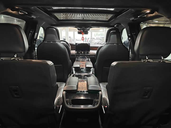 Lincoln Navigator — фото 25