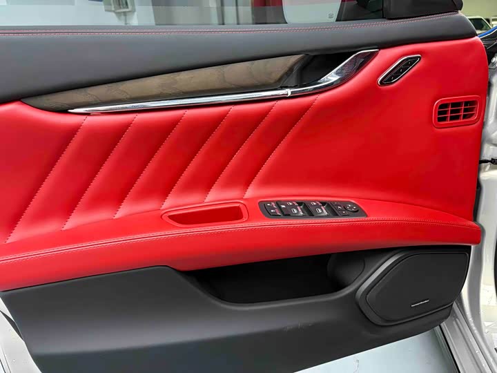 Maserati Quattroporte — фото 6