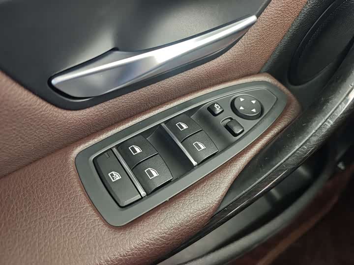 BMW 3-Series 2018 320 Li Leading — фото 23