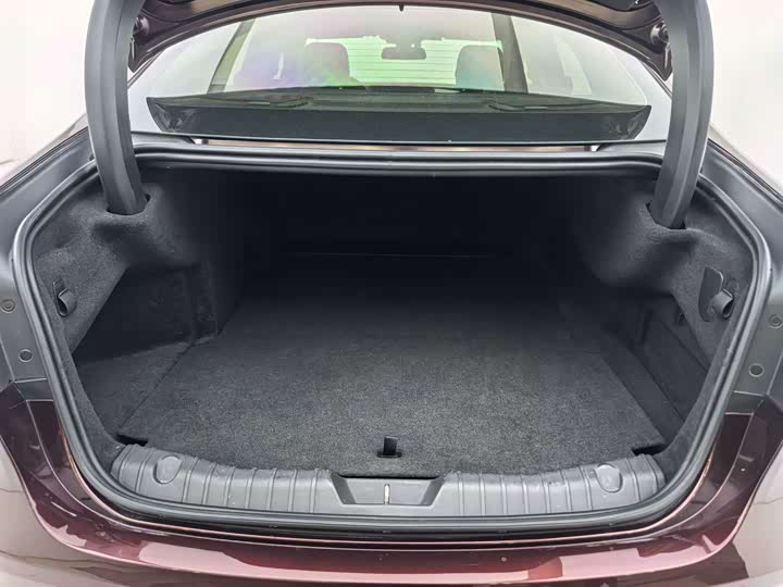 Jaguar XFL 2018 XFL 2.0 T 250 PS — фото 26