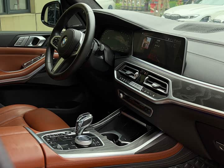 BMW X7 2020 x Drive 40i M — фото 16