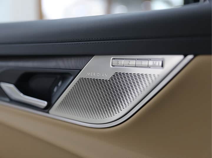 Jaguar XFL 2024 2.0 T P 250 2 WD — фото 7