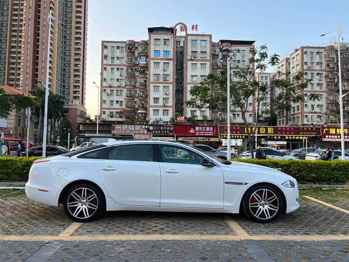 Jaguar XJ 2018 XJL 3.0 SC 2 WD — фото 19
