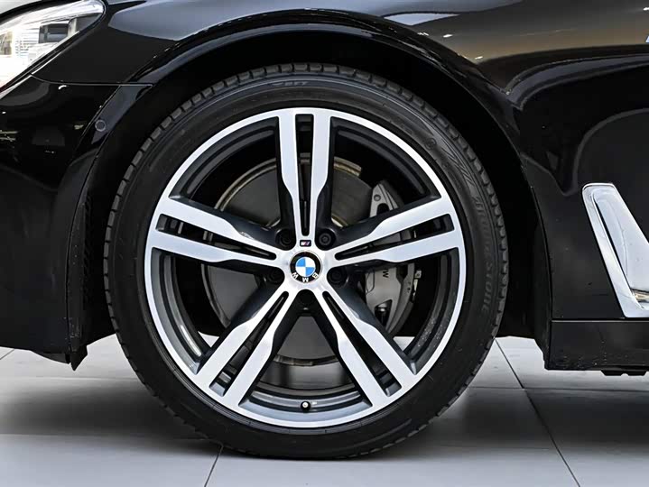 BMW 7-Series 2018 740 Li x Drive M — фото 44