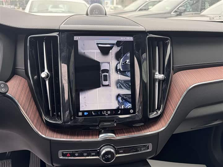 Volvo XC60 Hybrid 2025 Hybrid 4 WD — фото 9