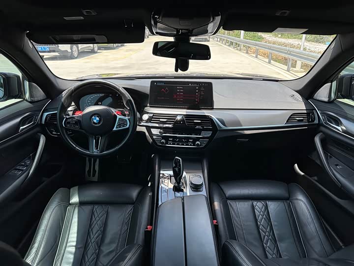 BMW 5 Series рестайлинг 540i M спортпакет — фото 10