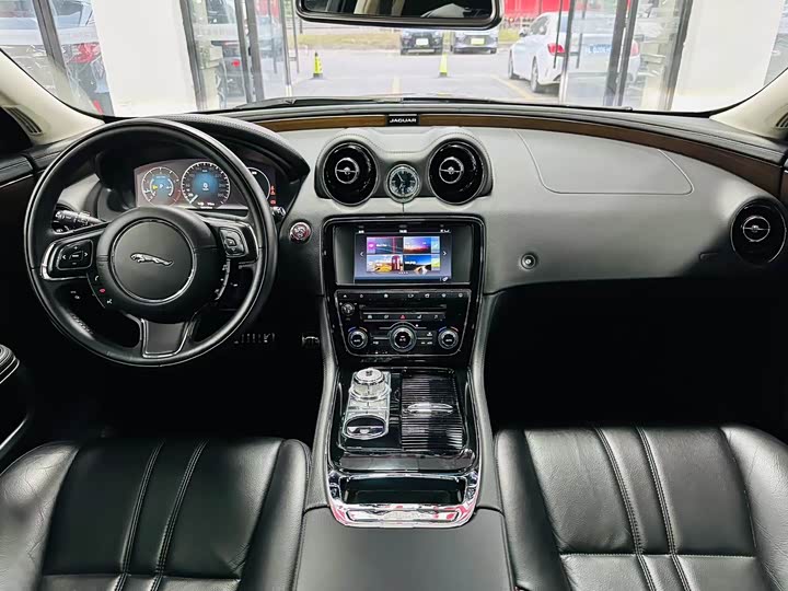 Jaguar XJ 2016 XJL 2.0 T 2 WD — фото 11