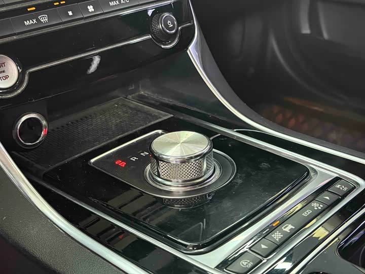 Jaguar XEL 2019 2.0 T 200 PS — фото 15