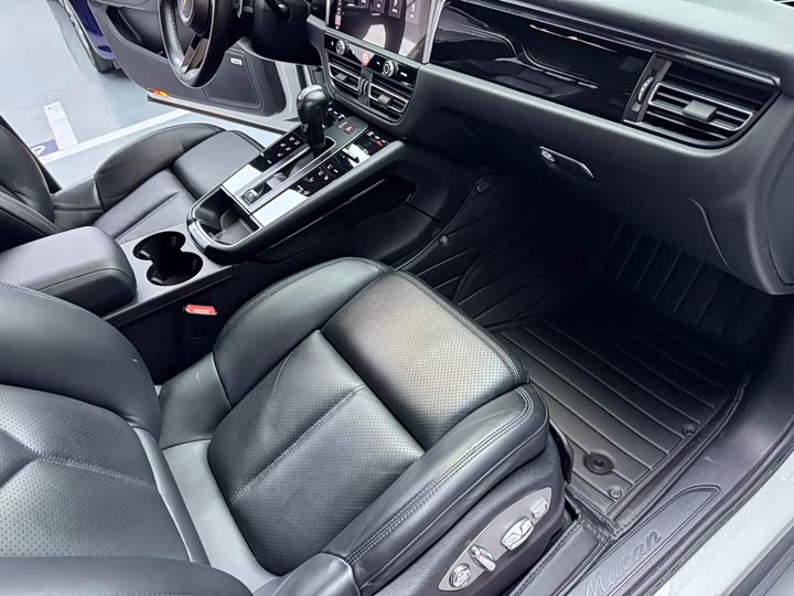 Porsche Macan 2022 Macan 2.0 T — фото 12