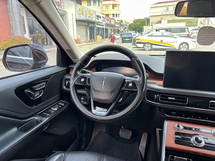 Lincoln Aviator — фото 14