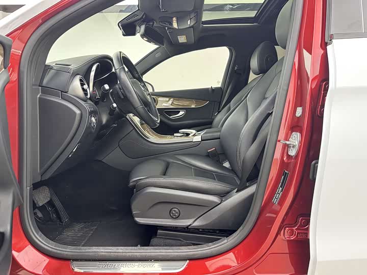 Mercedes-Benz GLC 2017 GLC 260 4 MATIC SUV — фото 10