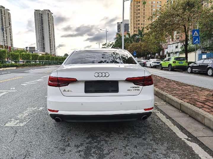 Audi A4L 2017 40 TFSI — фото 9