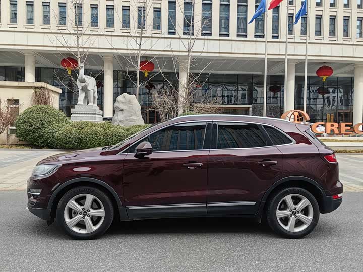 Lincoln MKC 2017 2.0 T 2 WD — фото 2