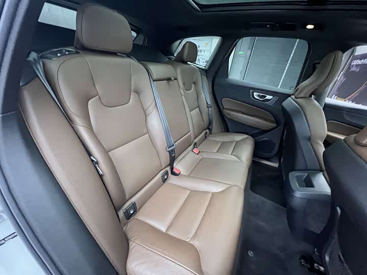 Volvo XC60 2023 B 5 4 WD — фото 17