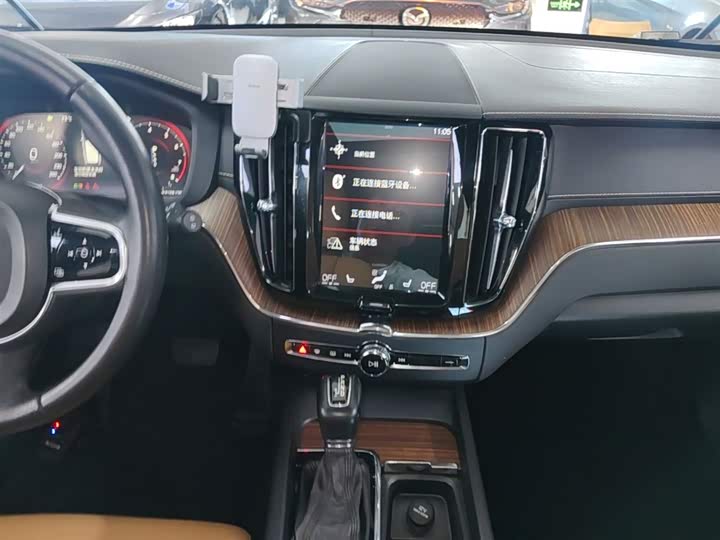 Volvo XC60 2018 T 5 4 WD — фото 13