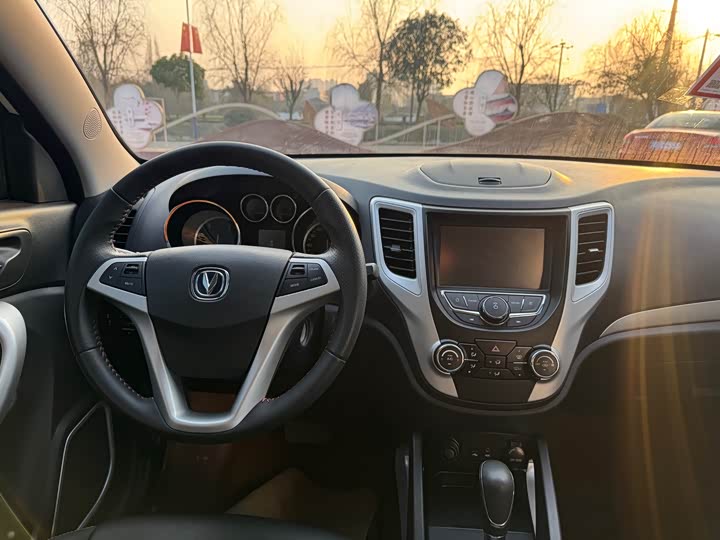 Changan CS35 2016 1.6 L ATLuxury V — фото 17