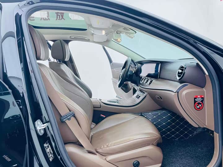 Mercedes-Benz E-Class 2019 E 300 L Luxury — фото 13