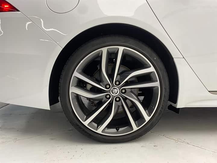 Jaguar XFL 2024 2.0 T P 300 4 WD — фото 11