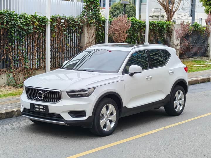 Volvo XC40 2021 T 3 — фото 1