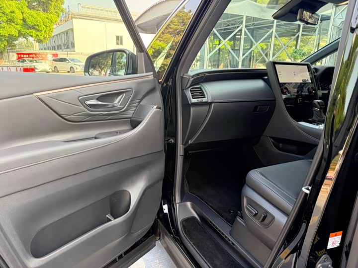 Toyota Alphard — фото 14