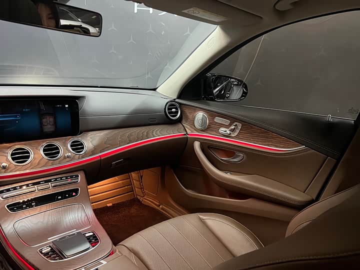 Mercedes-Benz E-Class 2023 E 300 L Luxury — фото 20