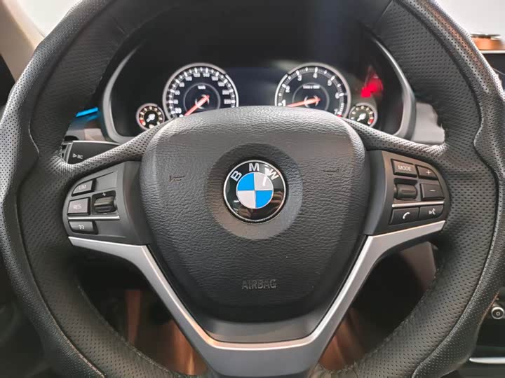 BMW X5 2015 x Drive 28i — фото 15