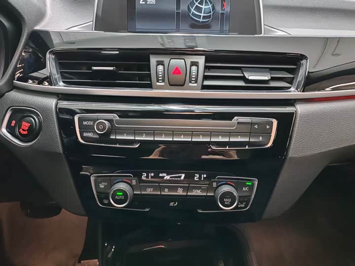 BMW X1 2018 s Drive 18 Li — фото 13