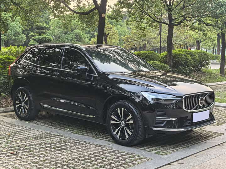 Volvo XC60 2022 B 5 4 WD — фото 3