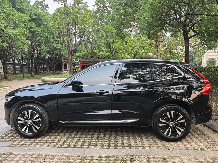 Volvo XC60 2022 B 5 4 WD — фото 4