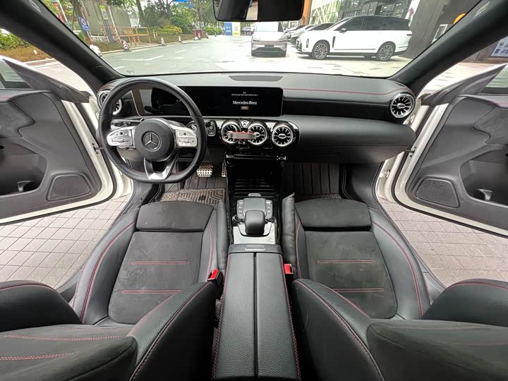 Mercedes-Benz CLA 2020 CLA 200 — фото 14