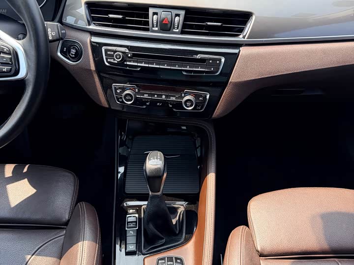 BMW X1 2016 x Drive 20 Li Luxury — фото 15