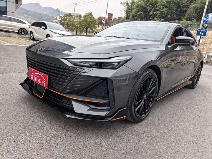 Changan UNI-V 2023 1.5 T — фото 1