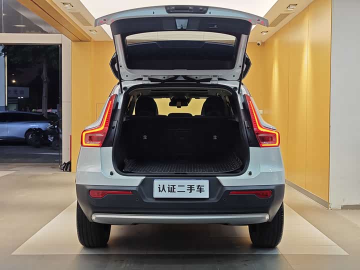 Volvo XC40 2020 T 3 — фото 28