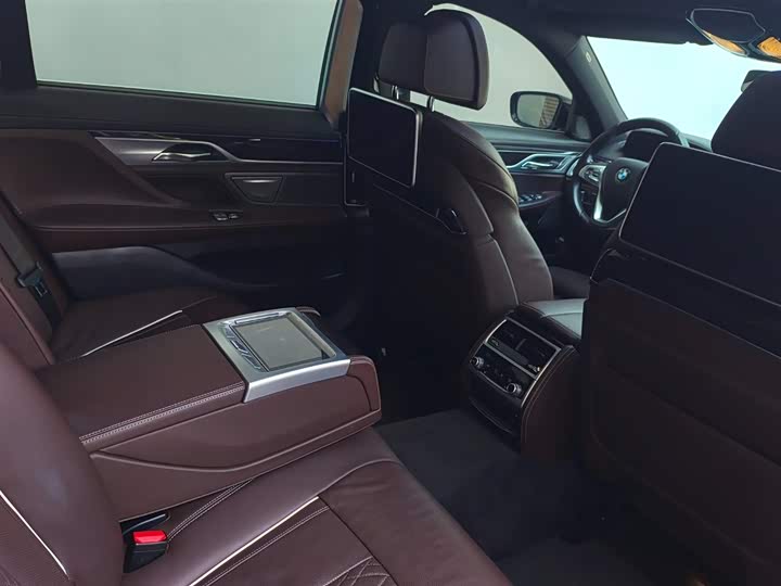 BMW 7-Series 2016 740 Li Leading — фото 10