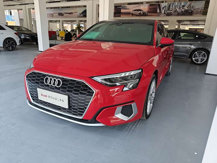 Audi A3 2021 A 3 L Limousine 35 TFSI — фото 1