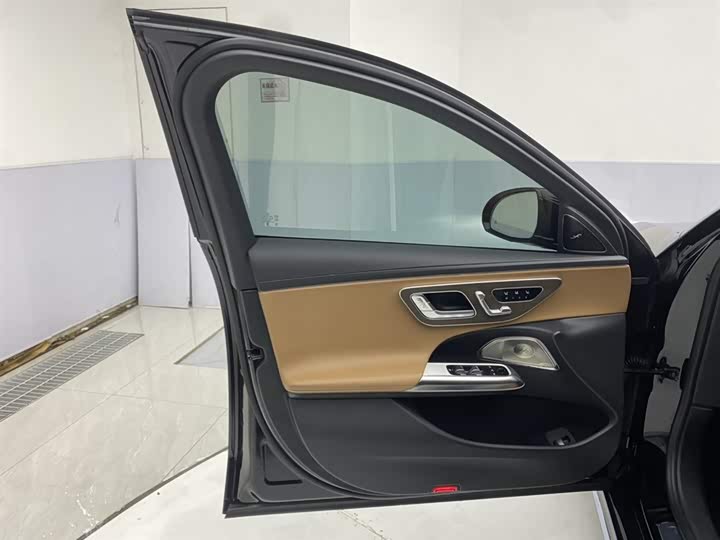Mercedes-Benz E-Class 2024 E 300 L Luxury — фото 16