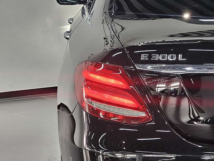 Mercedes-Benz E-Class 2019 E 300 L — фото 4