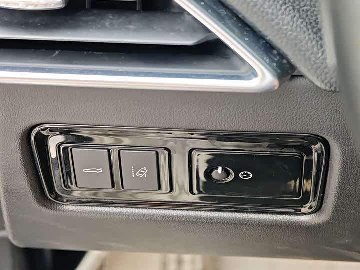 Jaguar XEL 2018 2.0 T 200 PS — фото 12