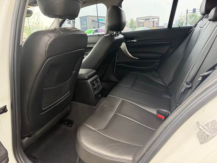 BMW 1-Series 2015 120i Leading — фото 10