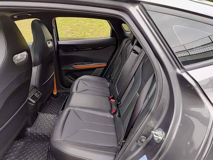 Changan UNI-V 2023 1.5 T Premium — фото 8